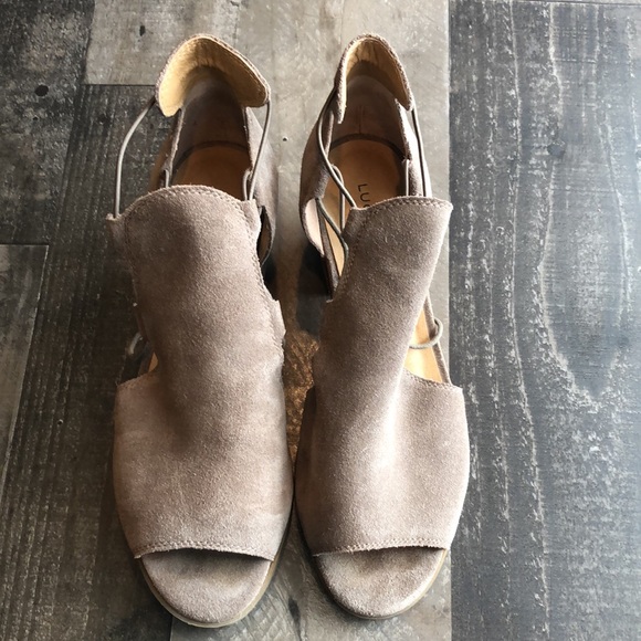 Lucky brand pull on suede stacked heels - Picture 2 of 11